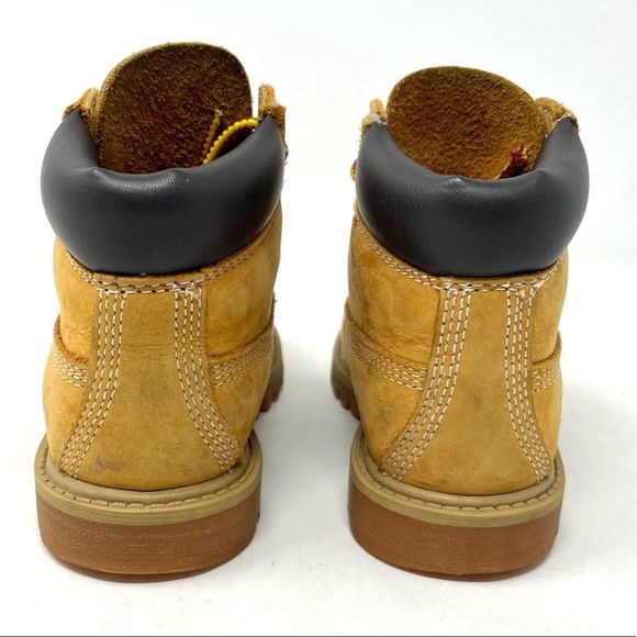 Kids Timberland 6” Classic Boots Size 10 in Tan Nubuck - Picture 5 of 8